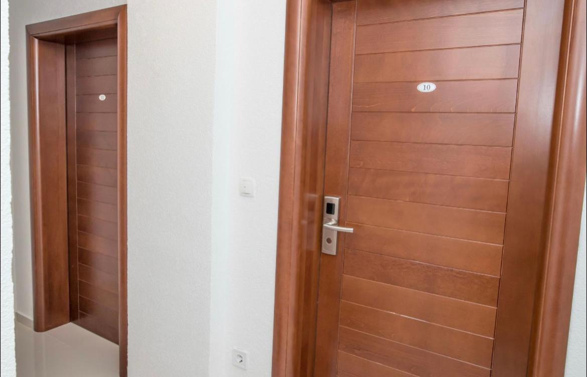 Apartmani Nela Sutomore Exterior photo