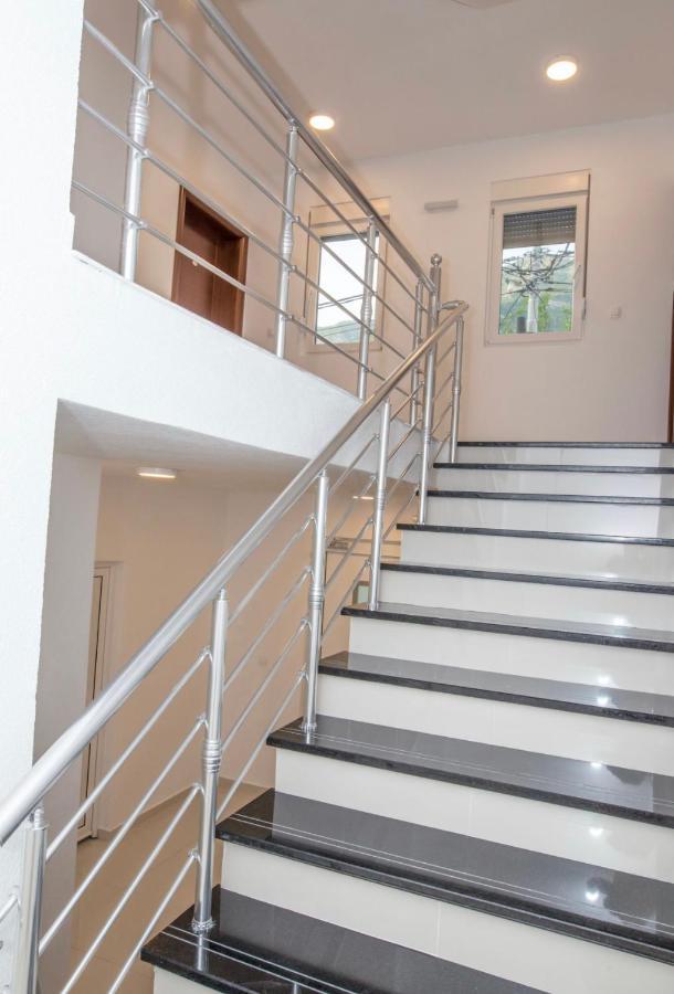 Apartmani Nela Sutomore Exterior photo