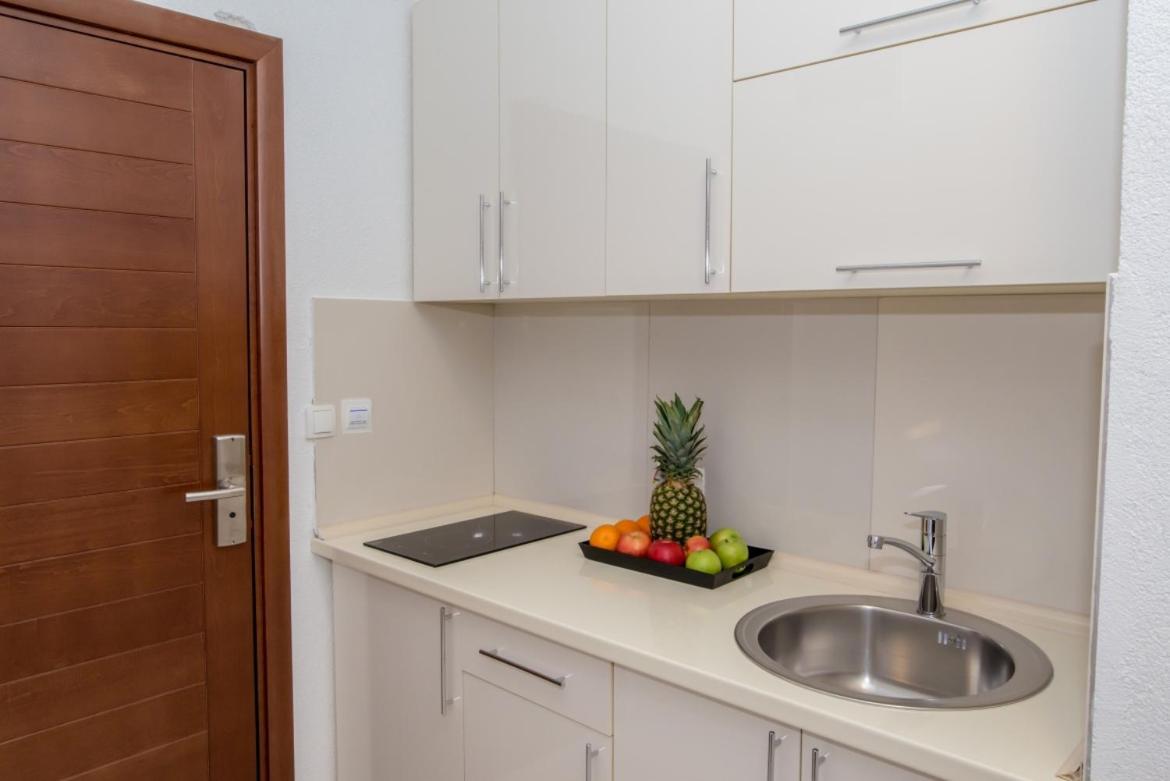 Apartmani Nela Sutomore Exterior photo