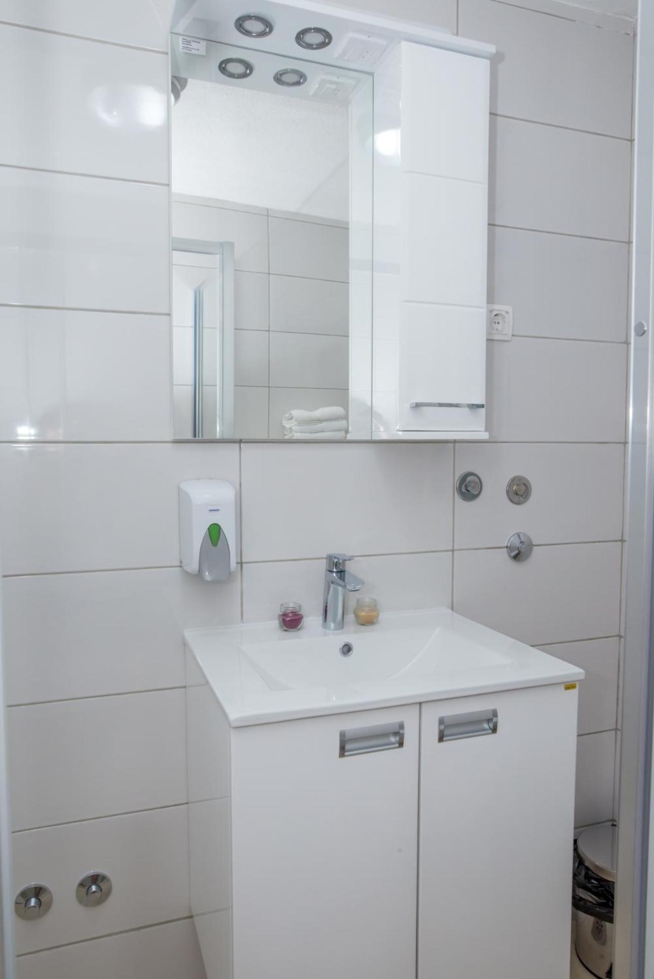 Apartmani Nela Sutomore Exterior photo
